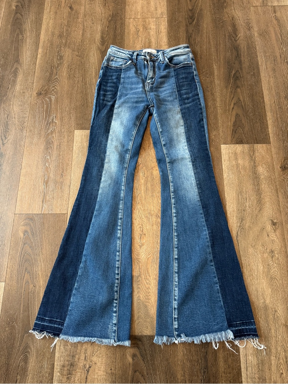 Vervet Women's Two-Tone Blue Flare Jeans Size 37